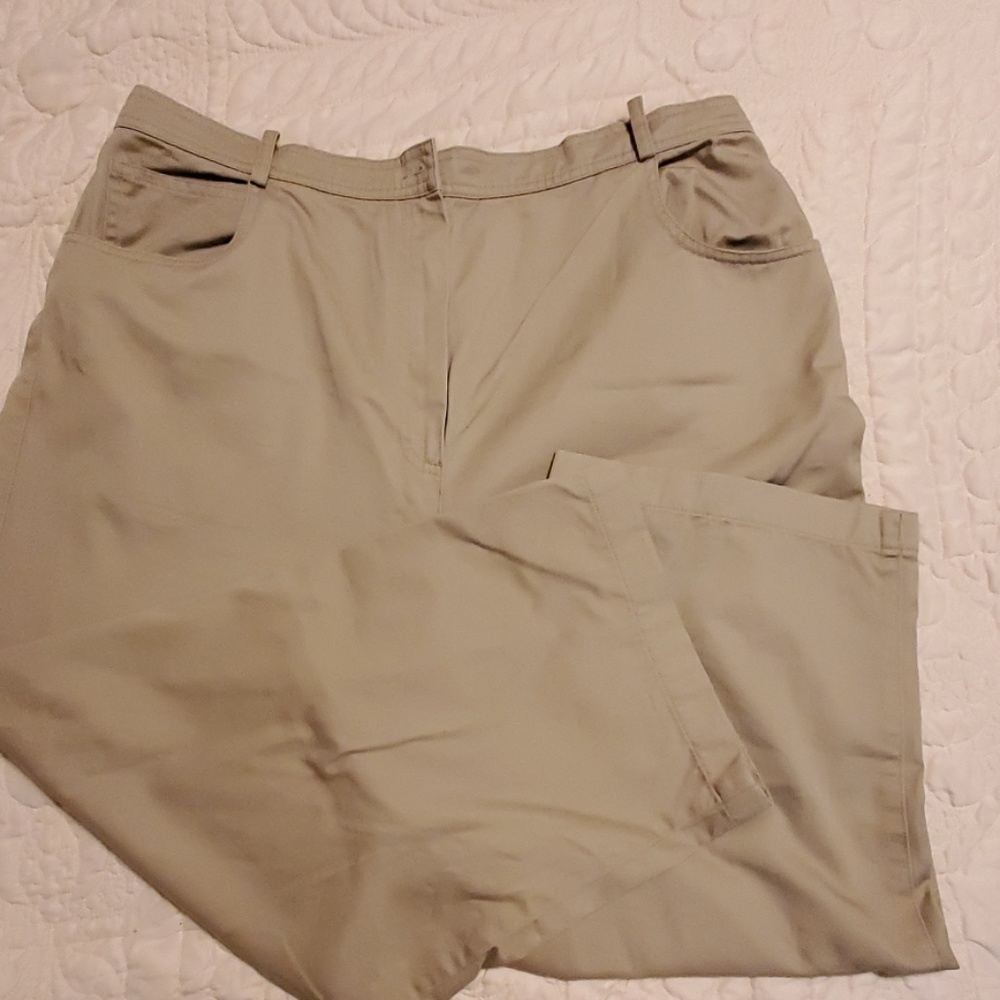 Khaki capris pants